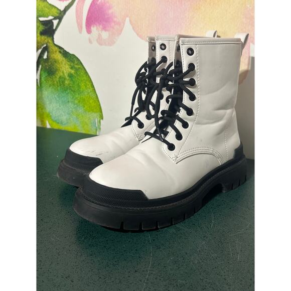 LiLiana Women's White/ Black Unlined Combat Boots, Size 7 1/2 Lace Up Chunky - Picture 5 of 8